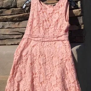 Forever 21 Peach Lace dress junior size large. Forever 21 Peach Lace dress junior size large.